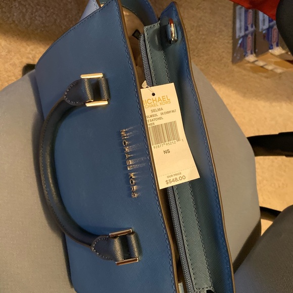 selling my mk bag - Picture 2 of 3